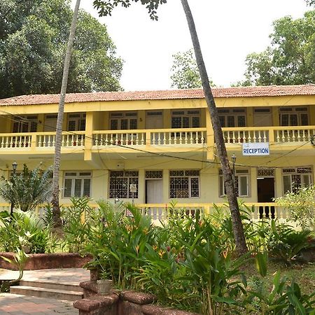 Mayem Lakeview Hotell Goa Exteriör bild