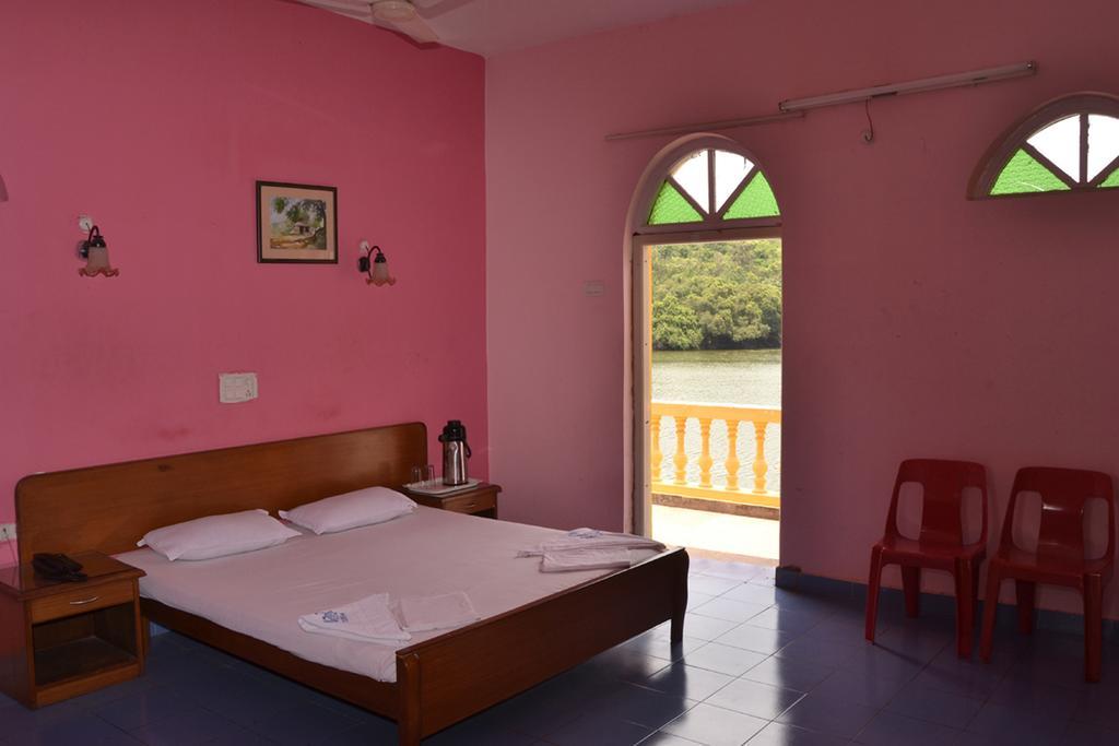 Mayem Lakeview Hotell Goa Rum bild