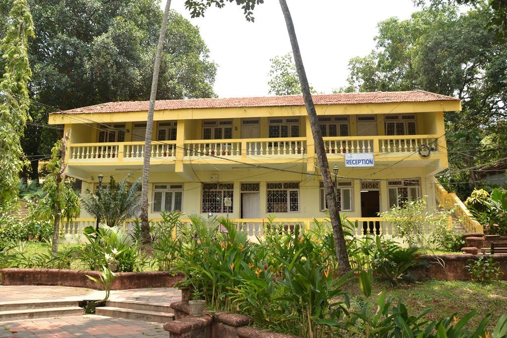 Mayem Lakeview Hotell Goa Exteriör bild